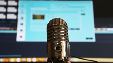 What is podcast in urdu